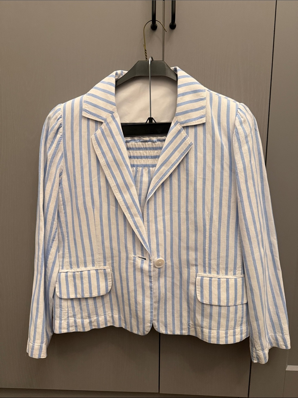 MELISSA NEPTON Light Blue and White Striped Women's Blazer & Shorts